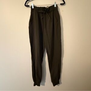 High rise stretch joggers *short dark olive